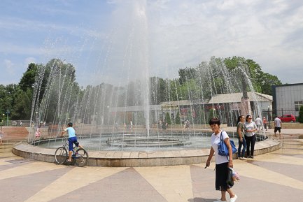 JalalAbad_City_Guide_central_square Jalal-Abad City Guide, Central Square - Kyrgyzstan